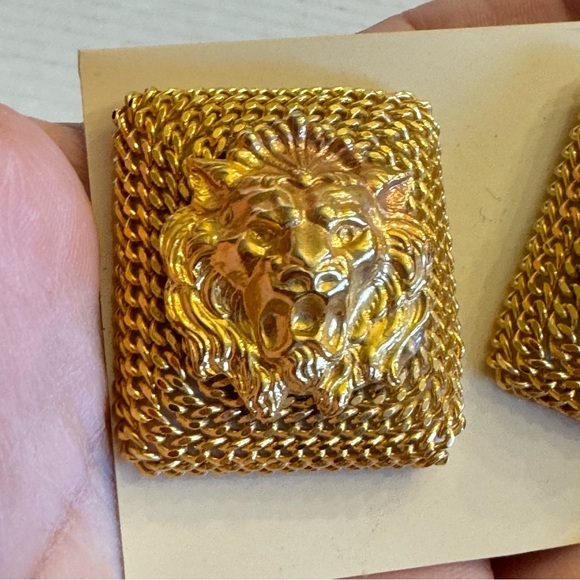 Vintage Lion Head RARE Square Shape Clip On Earrings Large Chunky Gold Tone - Picture 8 of 16